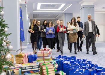 Peste 9000 de cărți au fost adunate în cadrul campaniei „Biblioteca de sub brad”