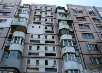 Dimineață tragică la Bălți: Un bărbat s-a aruncat în gol de la etajul nouă al unui bloc de locuit