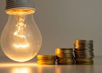 Anul 2025 ar putea începe cu scumpiri la energie electrică. Cât vor plăti locuitorii din nordul țării