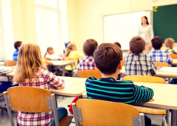 Comasarea școlilor aduce beneficii: Elevii din Cenușa învață acum în condiții mai bune la gimnaziul din Roșietici