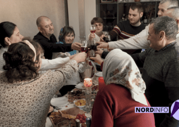 VIDEO // Sfântul Vasile le umple casa de bucurie. Gospodarii din nordul Moldovei întind mese copioase