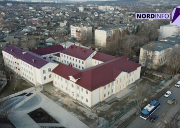 VIDEO // Un gimnaziu din Bălți face economie de energie. Cât costă lucrările de renovare