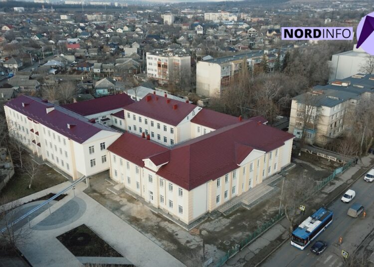 VIDEO // Un gimnaziu din Bălți face economie de energie. Cât costă lucrările de renovare