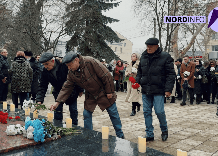 VIDEO // „Pe bunica și străbunica le-au împușcat”. Victimele Holocaustului au fost comemorate și la Bălți