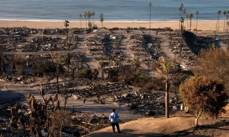Incendiile devastatoare din Los Angeles au luat viața a 24 de persoane. Zeci de mii de oameni au fost nevoiți să-și părăsească locuințele