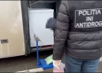 VIDEO // Boxe muzicale cu droguri în valoare de 4 milioane de lei