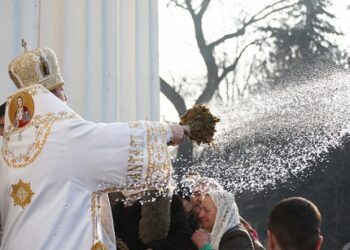 Creștinii ortodocși îl sărbătoresc astăzi pe Sfântul Ioan Botezătorul, pe rit vechi