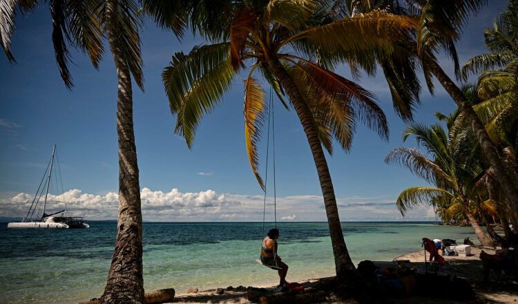FOTO // Locurile de pe planetă unde poți trăi fără un loc de muncă. Forbes prezintă cele mai bune destinații