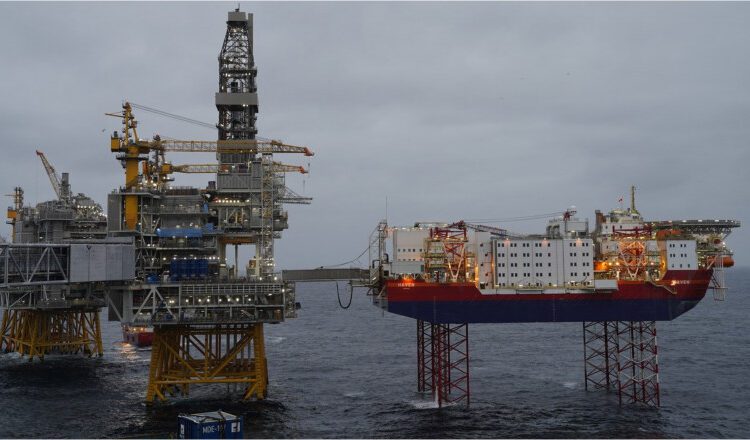 Cabluri submarine și misiuni de sabotaj: Cum pune în pericol „flota fantomă” a Rusiei întreaga aprovizionare cu energie a Europei