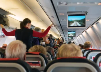 O companie aeriană dă în judecată un pasager. Câți bani îi cere