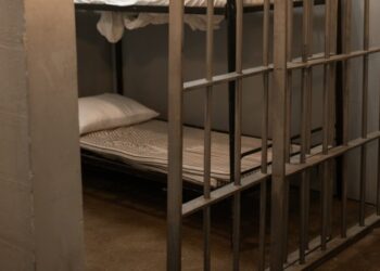 Fost polițist din Drochia – condamnat la închisoare. Lua mită de la oameni și promitea să influențeze judecătorii și organele de urmărire penală