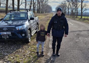 Un minor rătăcit, salvat de polițiștii de frontieră