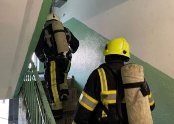 O tânără din Bălți, transportată la spital în urma unui incendiu. 13 persoane au fost evacuate