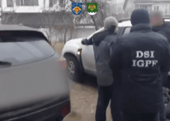 VIDEO // Un bărbat din Chișinău, reținut după ce a încercat să mituiască un polițist de frontieră. Ce cerea în schimb