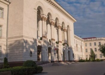 Învățătoarea din Bălți, acuzată de maltratarea a doi copii din clasele primare, trimisă pe banca acuzaților