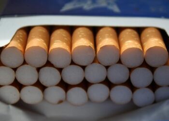 VIDEO // Doi bărbați din Briceni, cercetați pentru vânzarea ilegală de țigări