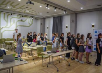 Tulip Youth Academy revine cu o nouă ediție. Programul este destinat tinerilor între 18-30 ani