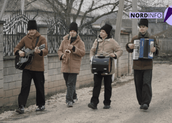 VIDEO // Și urăturile s-au modernizat. Tinerii de la nord au impresionat prin cântece și versuri în ajun de Sf. Vasile