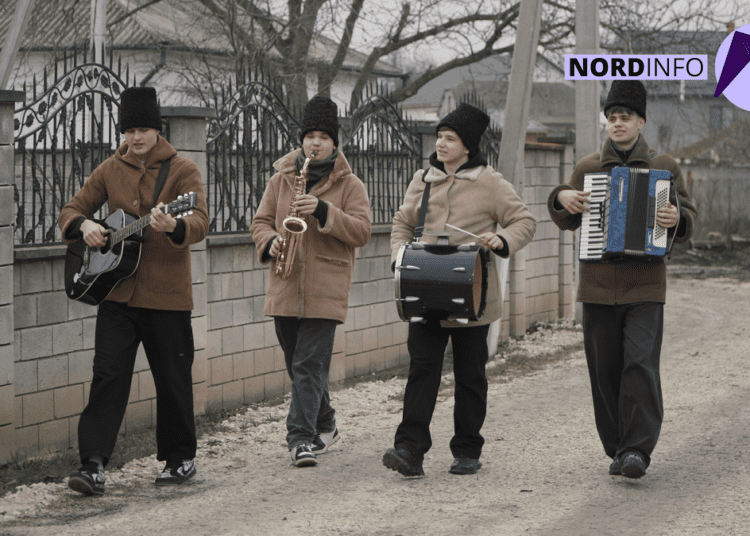 VIDEO // Și urăturile s-au modernizat. Tinerii de la nord au impresionat prin cântece și versuri în ajun de Sf. Vasile