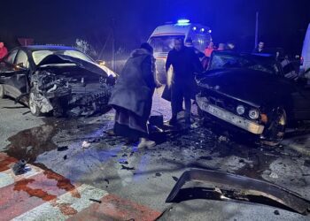 FOTO/VIDEO // Accident grav în Fălești. Trei persoane, descarcerate. Șoferul a fugit de la fața locului