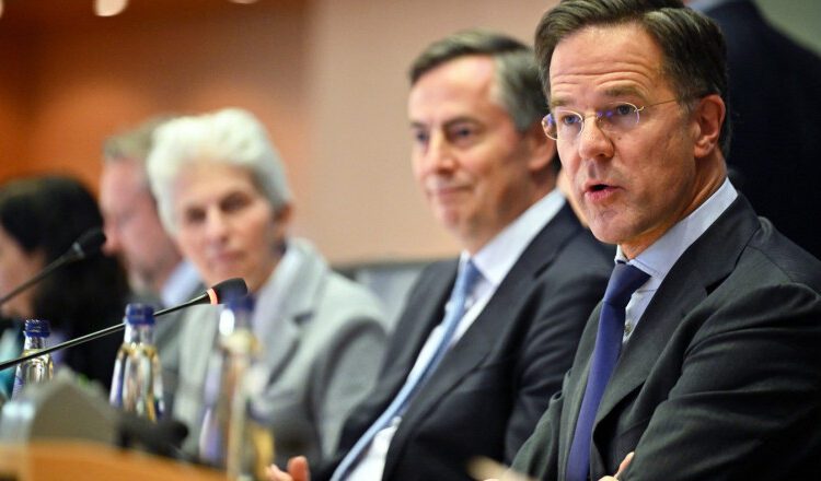 Mark Rutte cere țărilor NATO să investească „o mică parte” din bugetele pentru pensii, Sănătate sau asistență socială în Apărare