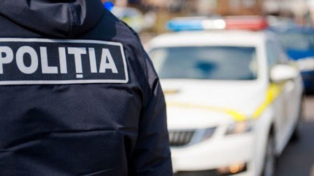 S-a izbit cu mașina într-un gard și a fugit de la fața locului. Un șofer din nordul țării, căutat de polițiști