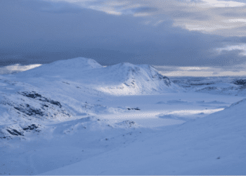 Un turist a murit, iar altul a fost grav rănit după ce o avalanșă i-a surprins pe un munte din Norvegia