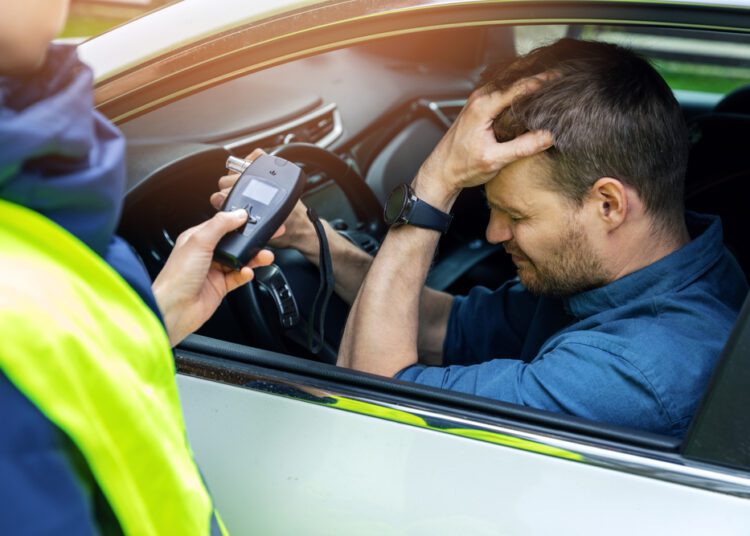 Un bărbat din nordul țării, condamnat la trei ani de închisoare. A urcat beat și fără permis la volanul unei mașini