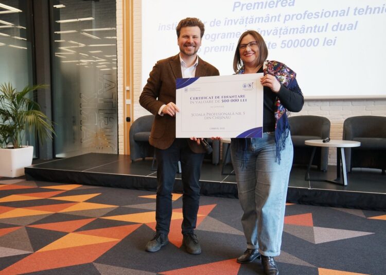 Cinci instituții de învățământ profesional tehnic, premiate pentru excelență în domeniul învățământului dual. Vor primi câte 500 de mii de lei