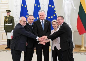 Ţările baltice s-au conectat „cu succes” la reţeaua electrică europeană. Ursula von der Leyen: „Tăiem ultimele legături rămase cu Rusia”