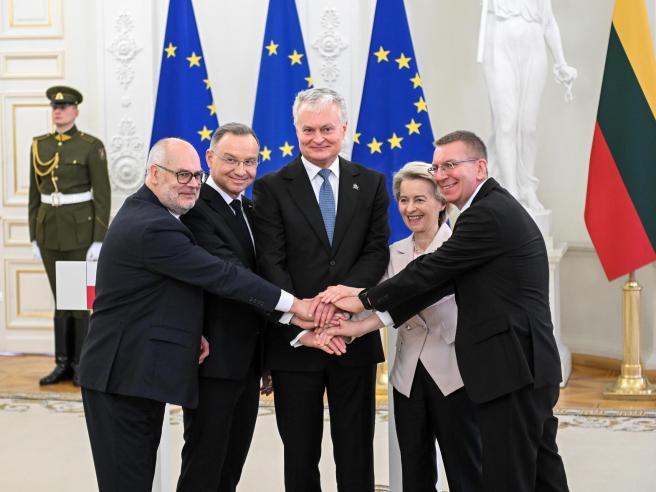 Ţările baltice s-au conectat „cu succes” la reţeaua electrică europeană. Ursula von der Leyen: „Tăiem ultimele legături rămase cu Rusia”