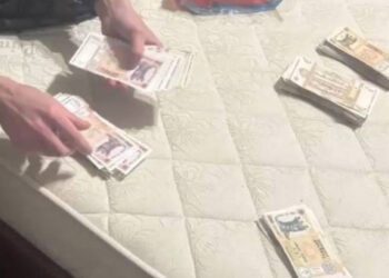 VIDEO // Și minorii se implică în escrocheriile cu „ruda implicată în accident”. Șase persoane a fost reținute