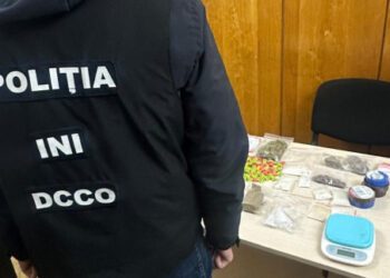 VIDEO // Droguri de un milion de lei, ridicate în capitală. Cinci persoane au fost reținute