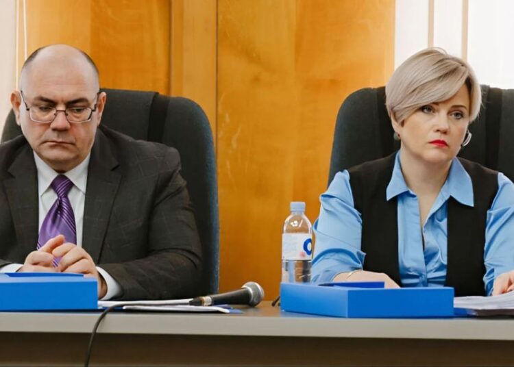 VIDEO // Arestată pentru corupție, dar cu premiu de 8 martie. Viceprimara de Bălți, în fruntea unei liste semnate de Petkov. Primarul vrea ca CNA să-și ceară scuze