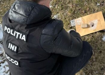 VIDEO // Droguri de aproape jumǎtate de milion de lei, ridicate de polițiștii din Chișinău