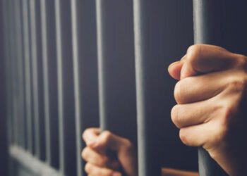 Și-a ucis amicul de pahar cu o găleată. Un bărbat din Ungheni, condamnat la 14 ani de închisoare