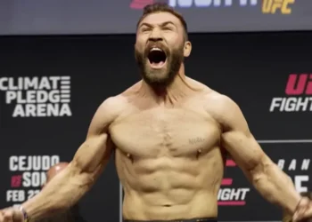 Victorie spectaculoasă în UFC: Ion Cuțelaba l-a învins pe turcul Ibo Aslan