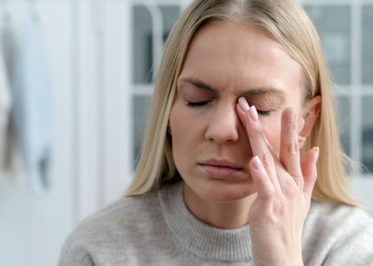 Mi se zbate ochiul – ce înseamnă acest lucru?