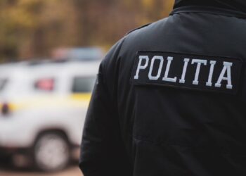 Înșelau victimele la telefon să investească bani în scheme fictive
