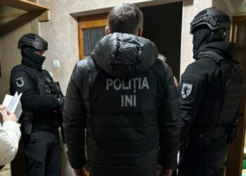 VIDEO // Mai multe minore, exploatate sexual într-un apartament din Chișinău