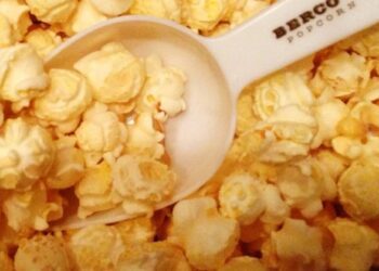 Cel mai scump popcorn din lume, cu aur de 23 de carate și sare de mare din Danemarca. Cât costă și cum arată