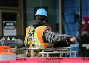 Spaniolii vor să muncească mai puține ore. Cu cât s-ar putea reduce săptămâna de lucru