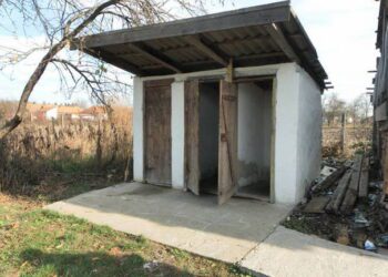 În câte școli din R. Moldova, elevii încă sunt nevoiți să meargă la toaleta din curte