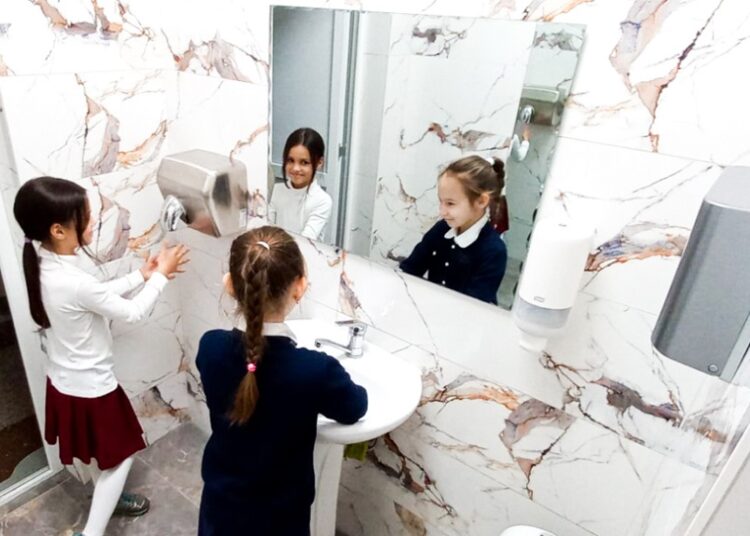 Condiții mai bune pentru elevii din 18 școli: 130 de blocuri sanitare au fost reabilitate prin intermediul proiectelor ONDRL