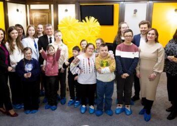 FOTO // „Soarele din ochii copiilor”. La Parlament a fost organizat un atelier de creație dedicat Zilei Mondiale a Sindromului Down