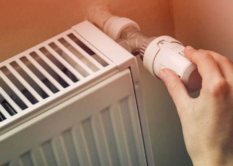 Consumatorii conectați la sistemul centralizat de încălzire vor putea regla individual temperatura în locuințe