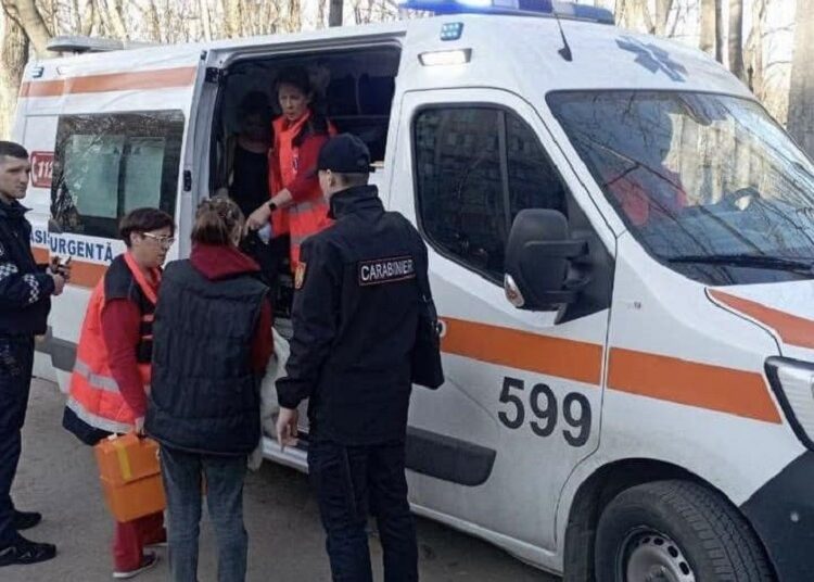 Două tinere de 17 și 18 ani din Bălți, surprinse în stare de ebrietate. A intervenit poliția