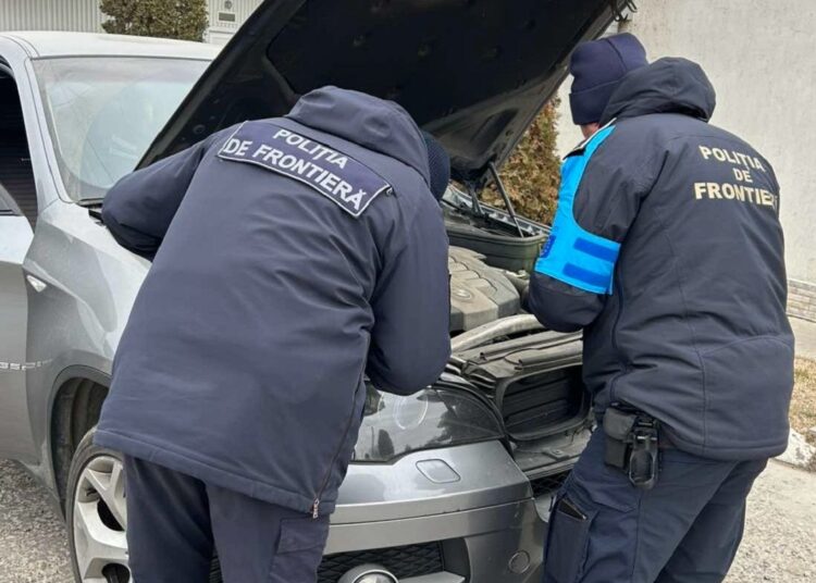Șofer dubios, oprit la frontieră. Planul acestuia a fost dejucat de polițiști