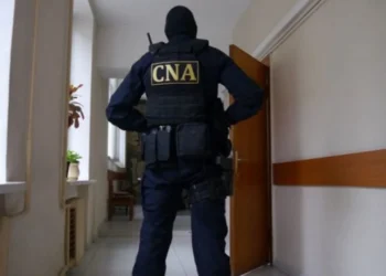 Un fost primar și un contabil-șef ar fi prejudiciat statul cu peste 6 milioane de lei. Au loc percheziții