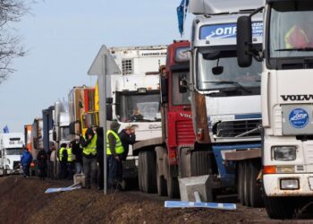 Putin consideră că R. Moldova este „neprietenoasă”. Rusia interzice accesul camioanelor din țara noastră pe teritoriul său